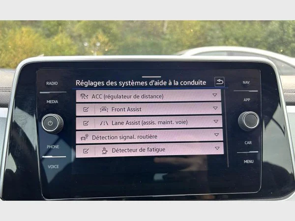 Volkswagen T-ROC (2023) — foto 18 van 32