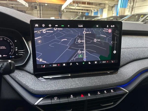 SKODA Octavia SW (2025) — foto 4 van 22