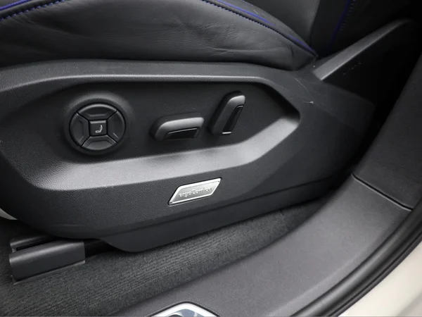 VOLKSWAGEN Touareg R (2025) — foto 10 van 27