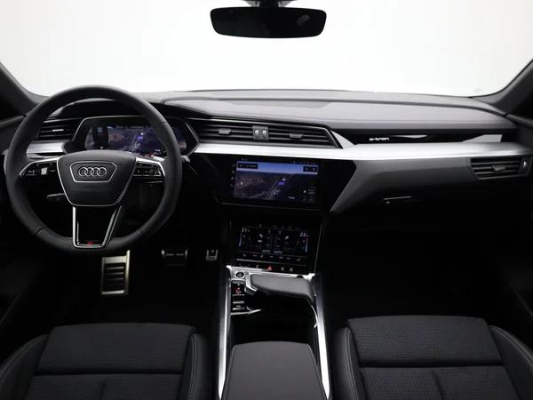 AUDI Q8 e-tron Sportback (2025) — foto 24 van 24