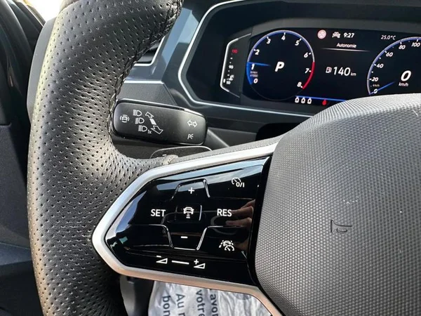 VOLKSWAGEN Tiguan (2021) — foto 25 van 33