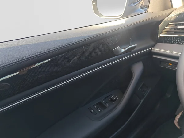 VOLKSWAGEN Passat Variant eHybrid (PHEV) (2025) — foto 7 van 16