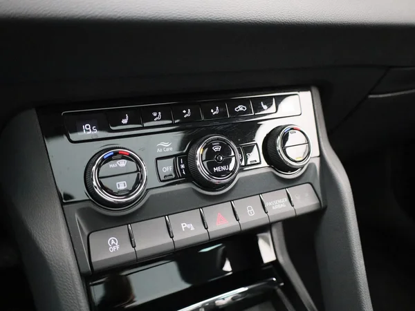 Škoda Karoq (2022) — foto 19 van 40