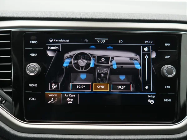 VOLKSWAGEN T-Roc (2021) — foto 19 van 26