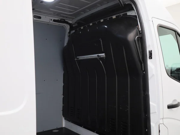 Renault Master (2023) — foto 6 van 36