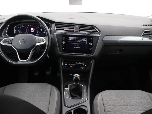 VOLKSWAGEN Tiguan (2022) — foto 10 van 25