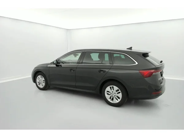 SKODA Octavia Combi (2021) — foto 9 van 35