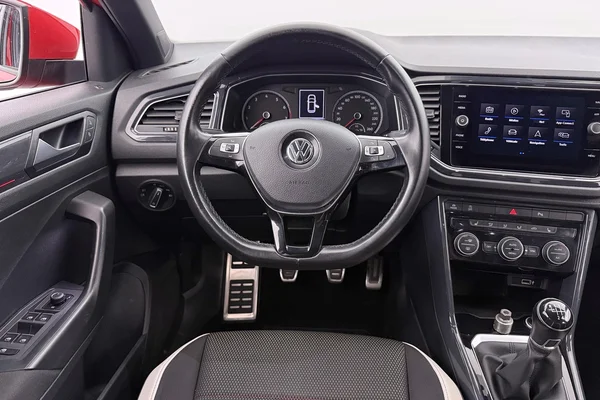 Volkswagen T-Roc (2018) — foto 13 van 29