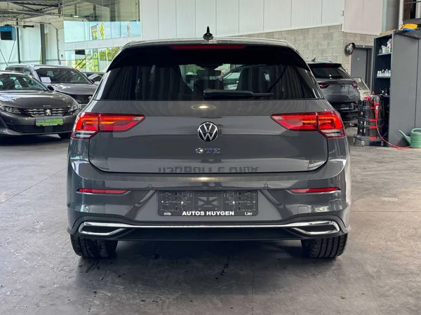 Volkswagen Golf GTE (2022) — foto 16 van 21