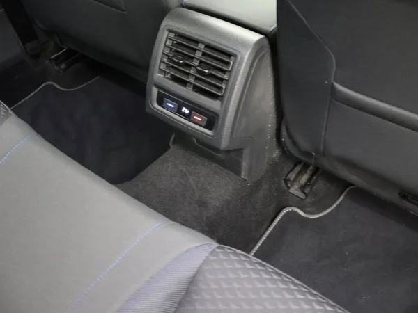 VOLKSWAGEN Golf VIII (2021) — foto 17 van 28