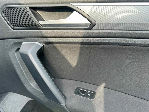 VOLKSWAGEN Tiguan (2021) — foto 10 van 24
