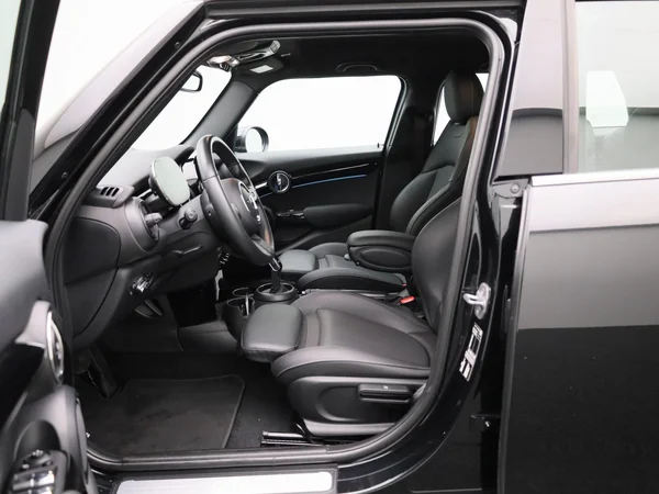 MINI Cooper (2022) — foto 38 van 38