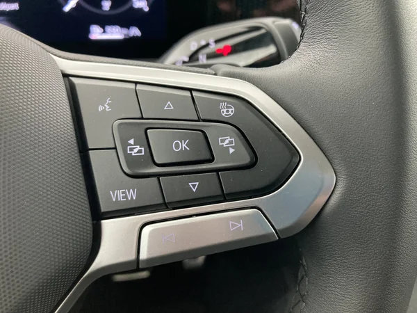 VOLKSWAGEN Tiguan (2025) — foto 18 van 36