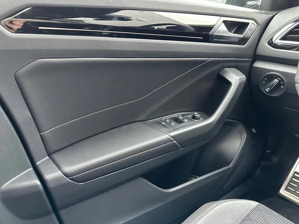 VOLKSWAGEN T-Roc (2025) — foto 24 van 24