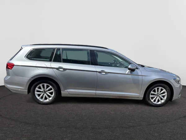 VOLKSWAGEN Passat Variant (2022) — foto 20 van 22