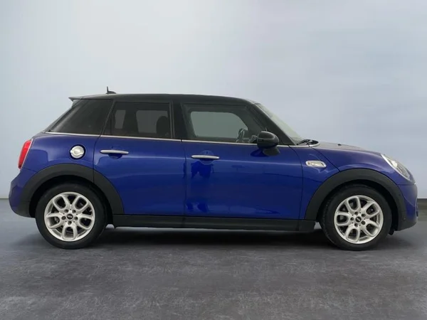 MINI Mini 5 Doors (F55) (2018) — foto 22 van 27