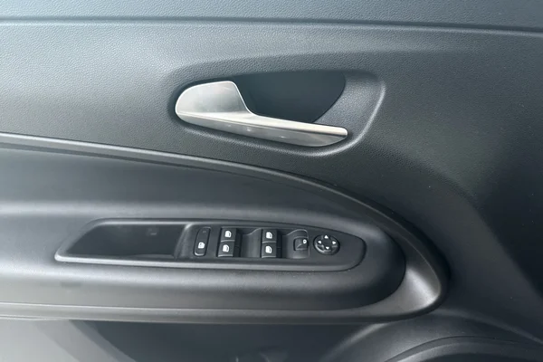 Jeep Avenger (2025) — foto 9 van 20