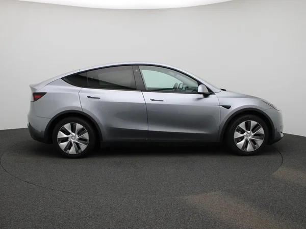 Tesla Model Y (2023) — foto 38 van 41