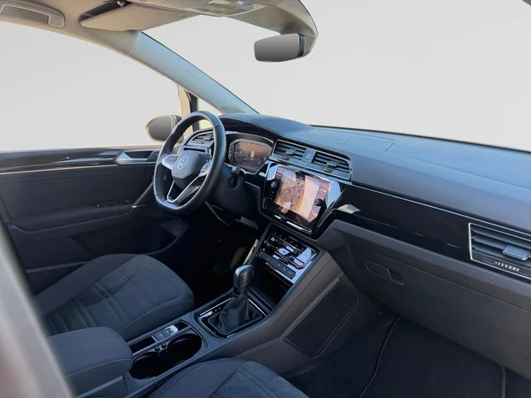 VOLKSWAGEN Touran (2025) — foto 18 van 24
