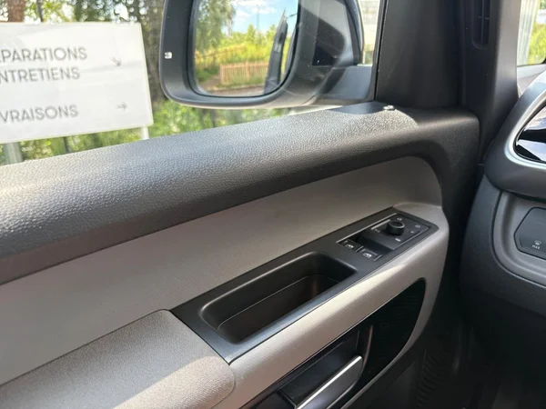 VOLKSWAGEN ID.Buzz (2024) — foto 7 van 24