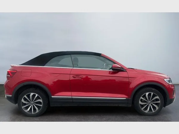 Volkswagen T-Roc Cabriolet (2023) — foto 17 van 18