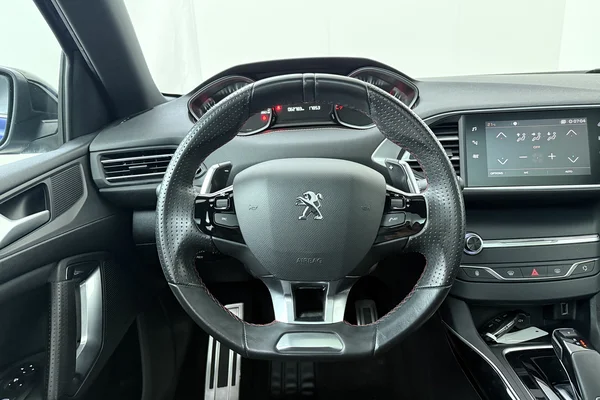 Peugeot 308 (2019) — foto 2 van 26