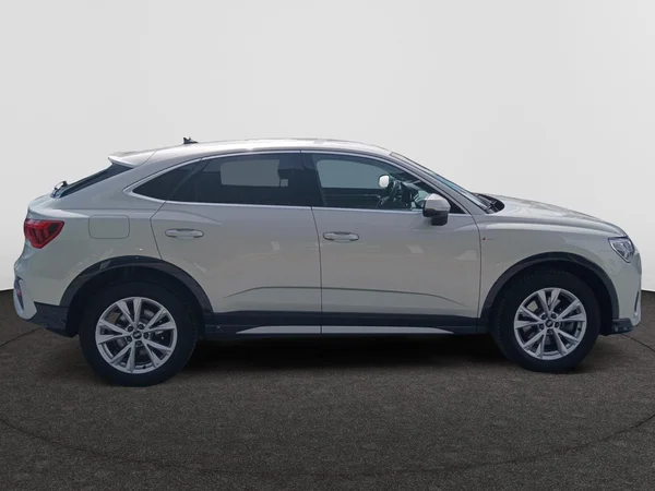 AUDI Q3 Sportback PHEV (2023) — foto 19 van 21