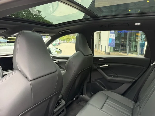 AUDI Q6 e-tron (2026) — foto 13 van 24
