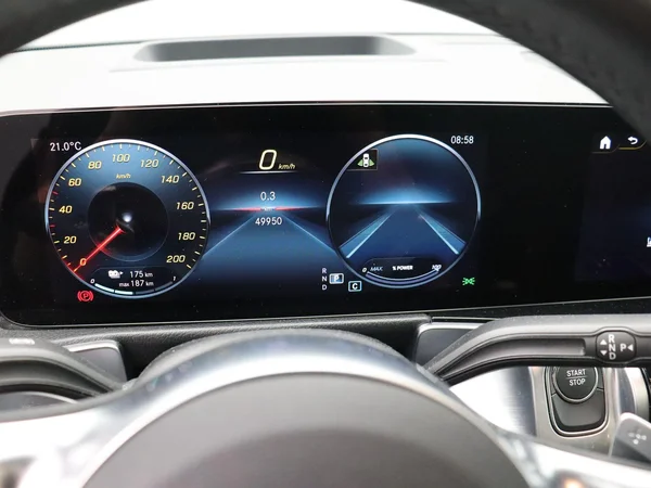 Mercedes-Benz EQB (2023) — foto 4 van 29