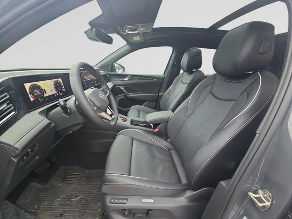 VOLKSWAGEN Tiguan (2025) — foto 10 van 24