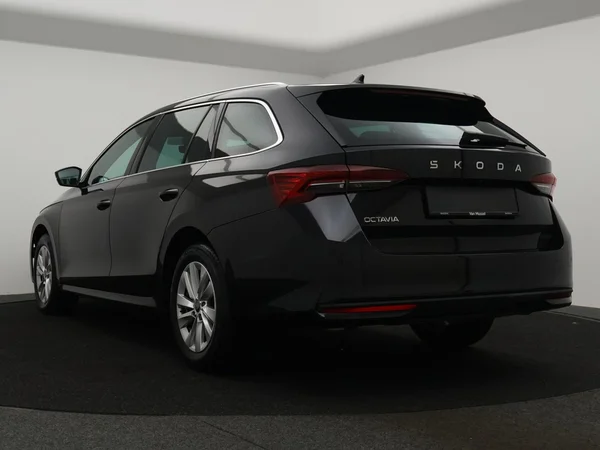 SKODA Octavia Combi (2025) — foto 3 van 25