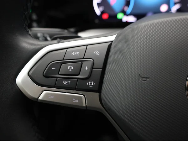VOLKSWAGEN Golf Variant VIII Dsl (2024) — foto 6 van 19