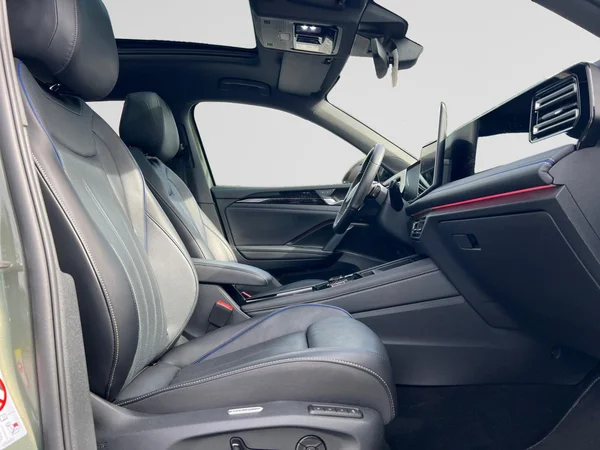 VOLKSWAGEN Tiguan (2025) — foto 3 van 17