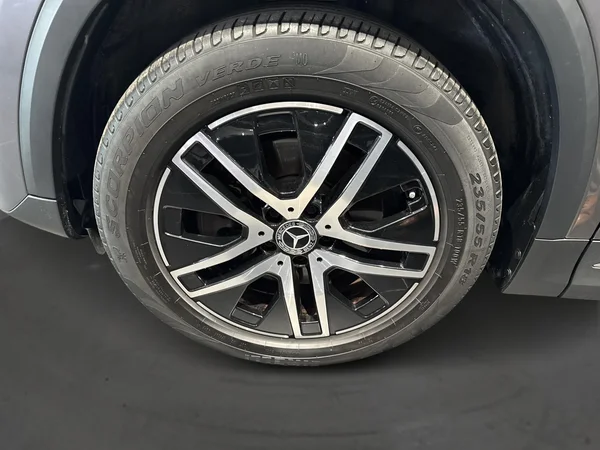 Mercedes-Benz GLA (2022) — foto 18 van 21