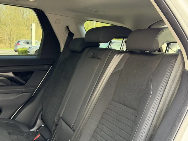 Land Rover Discovery Sport (2021) — foto 4 van 25