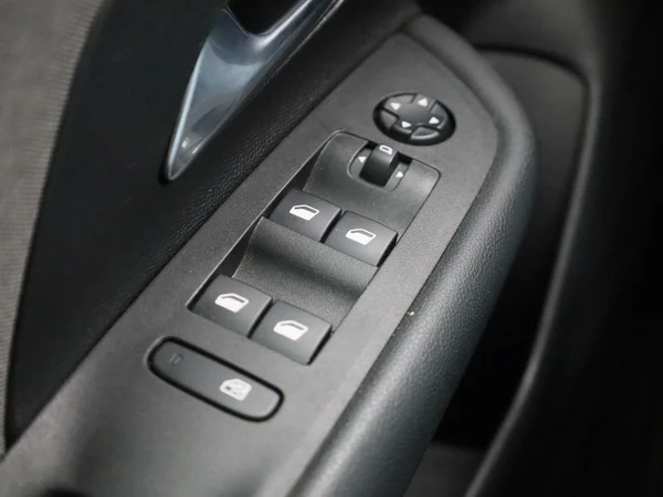 Opel Mokka-e (2023) — foto 19 van 36
