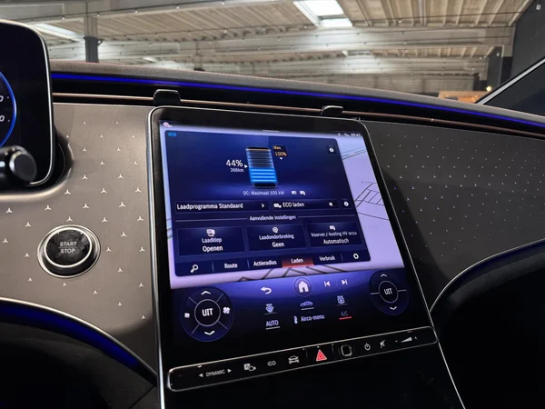 Mercedes-Benz EQE (2024) — foto 4 van 30
