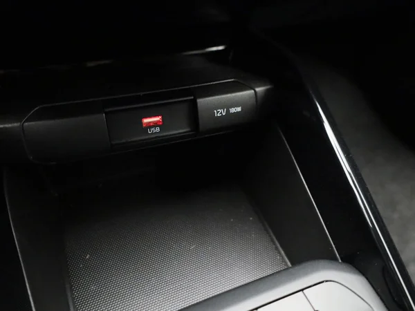 Kia Stonic (2021) — foto 14 van 39