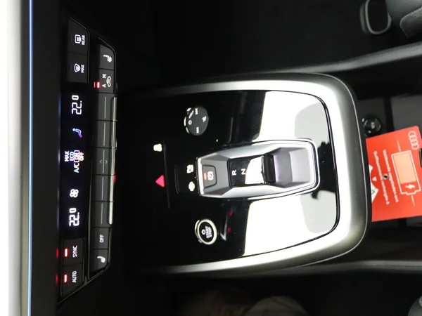 AUDI Q4 e-tron (2024) — foto 8 van 25