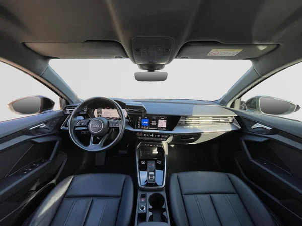 AUDI A3 Sportback (2024) — foto 15 van 21