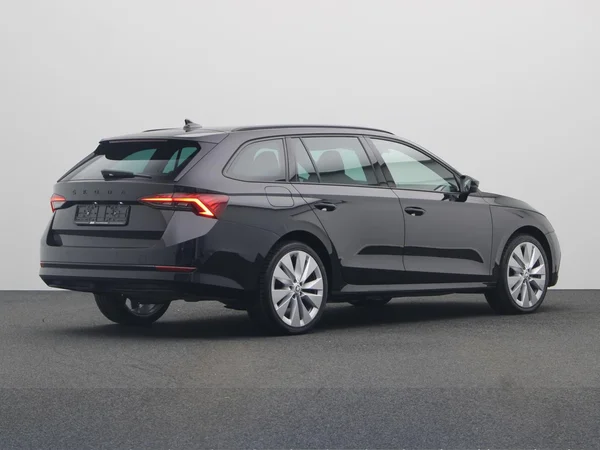 SKODA Octavia Combi (2024) — foto 12 van 21