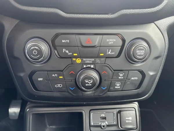 Jeep Renegade (2023) — foto 6 van 20