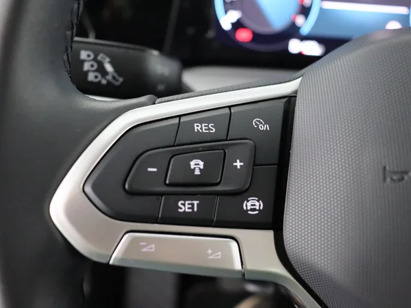 VOLKSWAGEN Golf (2024) — foto 9 van 28
