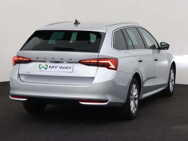 SKODA Octavia Combi (2024) — foto 12 van 19