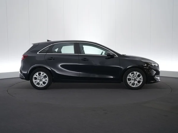 Kia cee'd (2024) — foto 18 van 21
