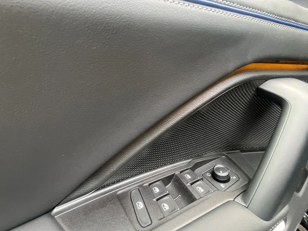 VOLKSWAGEN Tiguan (2025) — foto 4 van 14