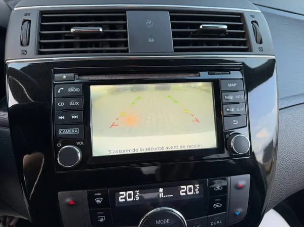 Nissan Pulsar (2017) — foto 4 van 20