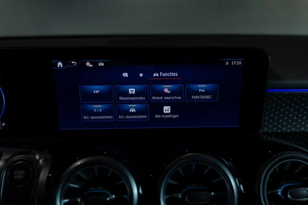 Mercedes-Benz EQB (2025) — foto 28 van 37