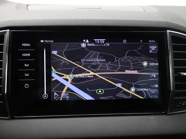 SKODA Karoq (2023) — foto 5 van 17