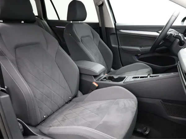 VOLKSWAGEN Golf VIII SW (2024) — foto 18 van 23